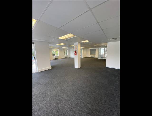 310M² OFFICE TO LET IN WATERFRONT
